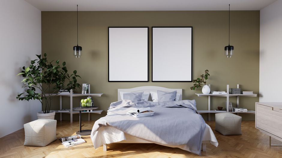 Asymmetrische slaapkamer met moderne herfstkunst en variërende lijnen. Asymmetrische slaapkamer met moderne herfstkunst en variërende lijnen.